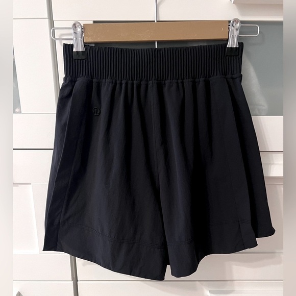 Lululemon Stretch Woven Relaxed-Fit High-Rise Short 4” - Picture 6 of 7